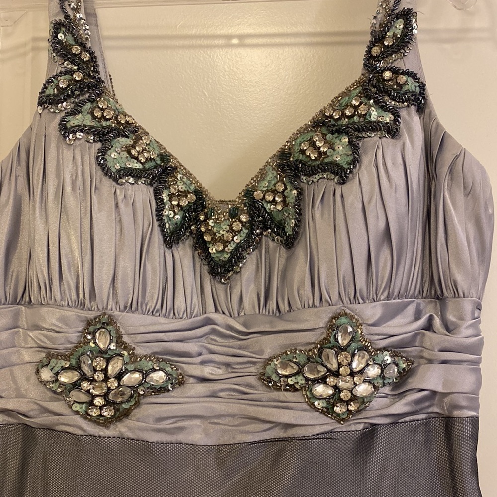 Beautiful gown - Picture 4 of 6
